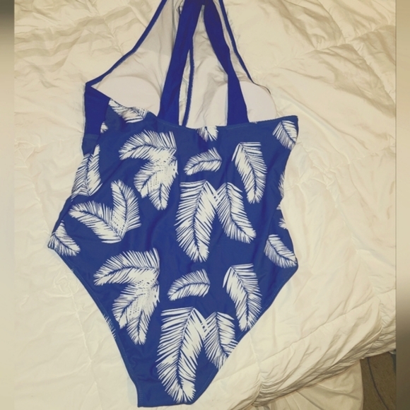 Plus Tropical Print Criss Cross One Piece Swimsuit - Picture 3 of 5